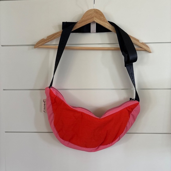 Free People FP Movement Nothing But Net Sling Bag NWT - Picture 4 of 7